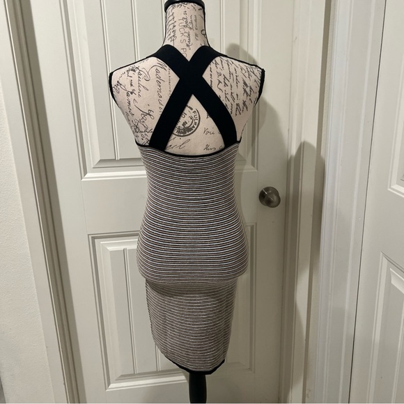 La Cite Sleeveless Gold/black bodycon Shimmery Cross-Back cocktail Mini Dress M - Picture 2 of 6